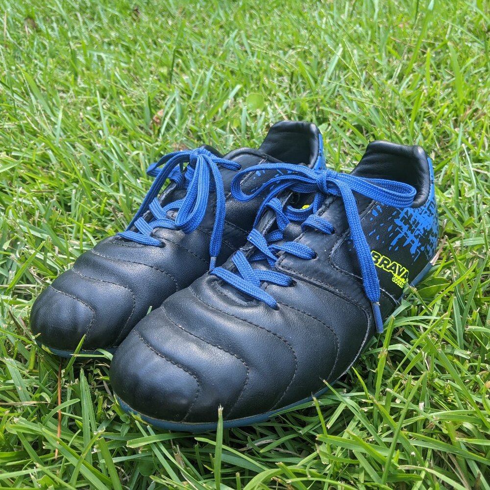 Boys' Brava Soccer Cleats Size 2.5D